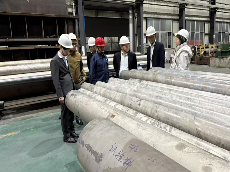 Japanese clients visited our titanium and clad plate facilities and expressed high satisfaction with the production processes.